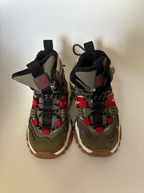 Kids Olive Green and Red Trail Boots — Rugged Outdoor Sneakers size 7C